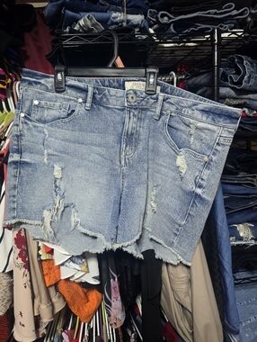 NWOT TORRID 16 Distressed Jean Shorts